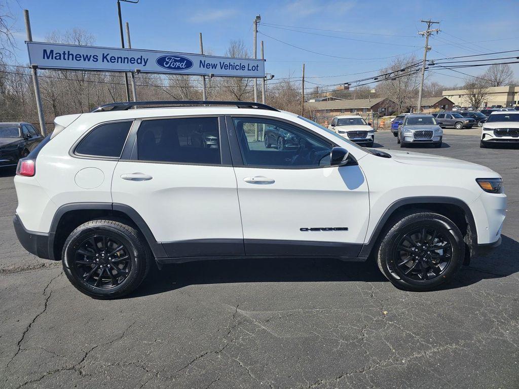 used 2023 Jeep Cherokee car, priced at $22,986