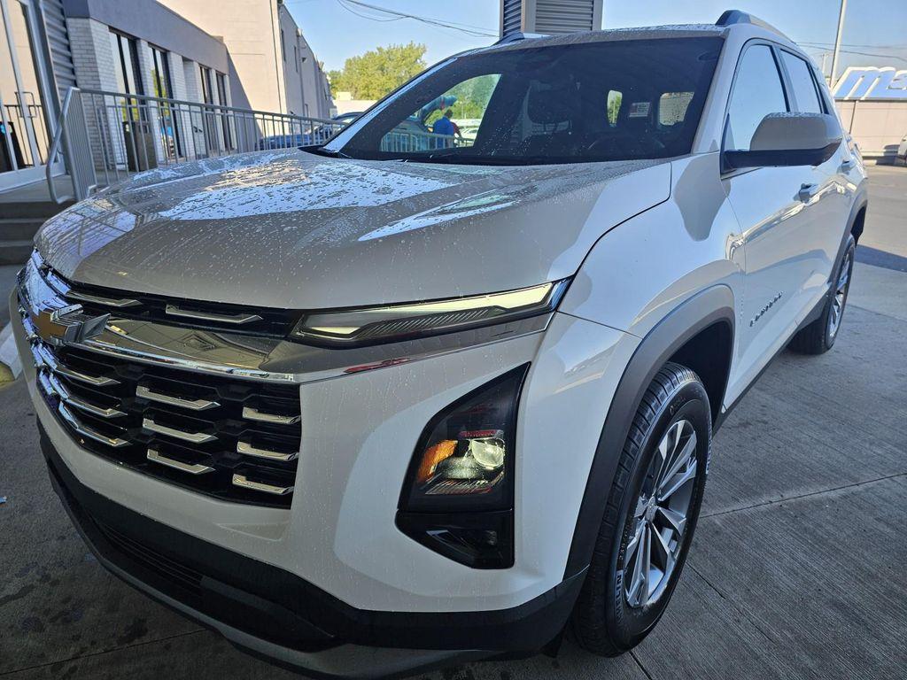 used 2025 Chevrolet Equinox car, priced at $29,990