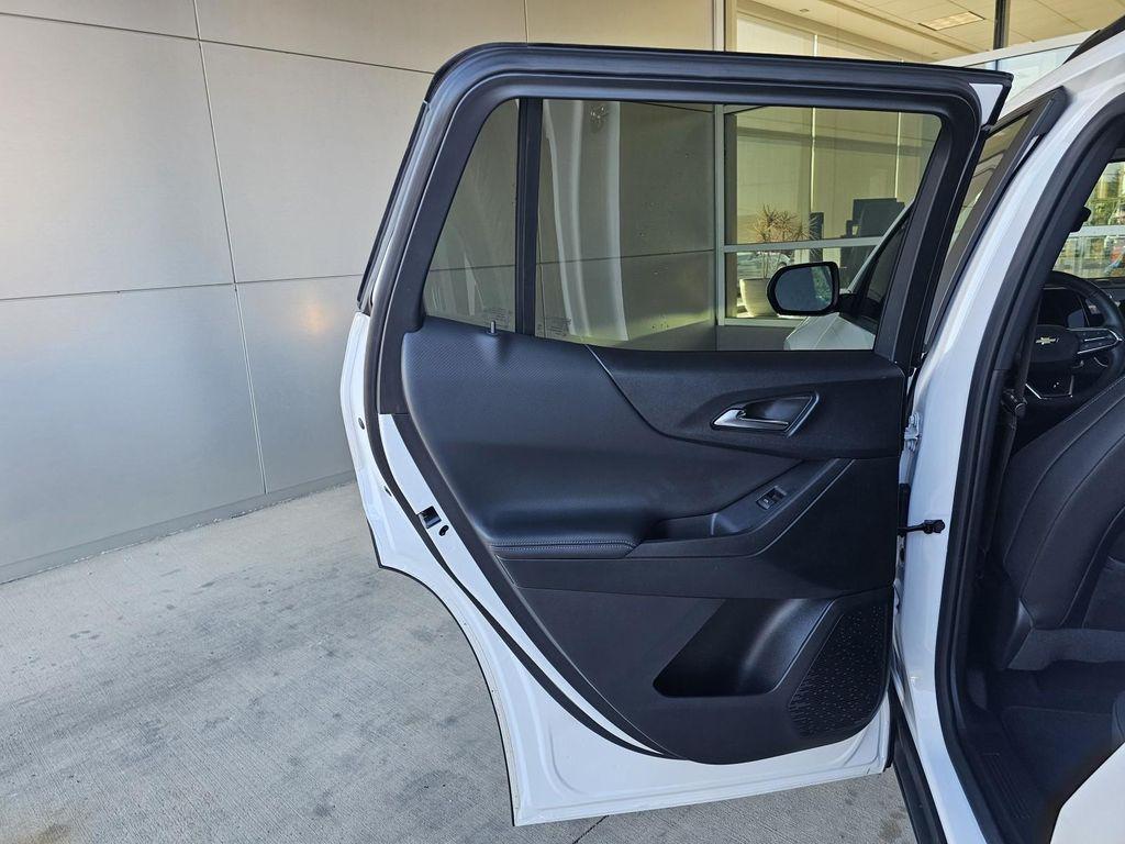 used 2025 Chevrolet Equinox car, priced at $29,990