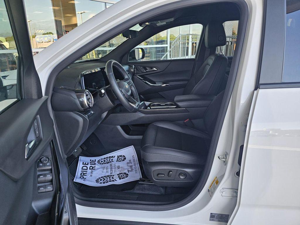 used 2025 Chevrolet Equinox car, priced at $29,990