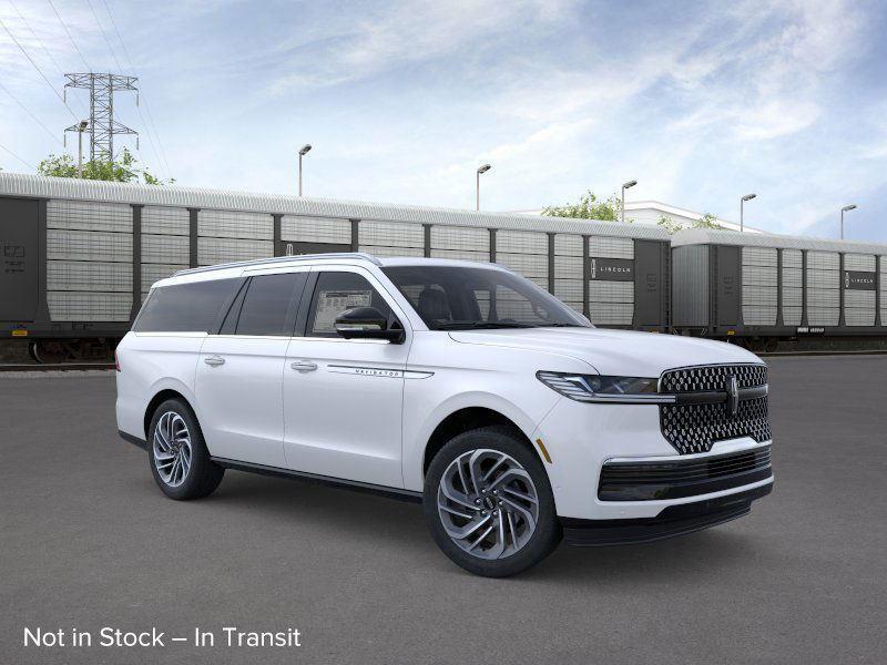 new 2025 Lincoln Navigator car, priced at $106,325