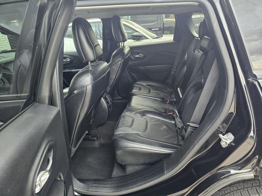 used 2023 Jeep Cherokee car, priced at $22,986