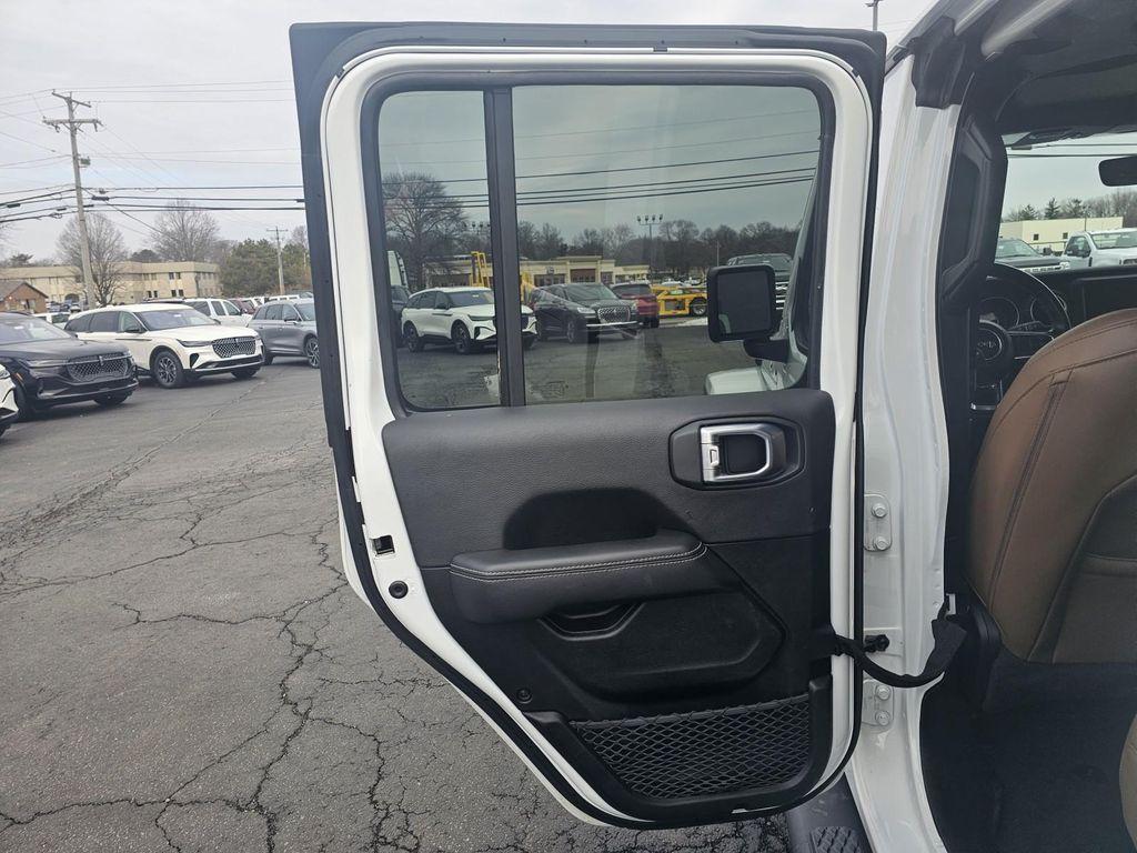 used 2023 Jeep Gladiator car, priced at $31,486