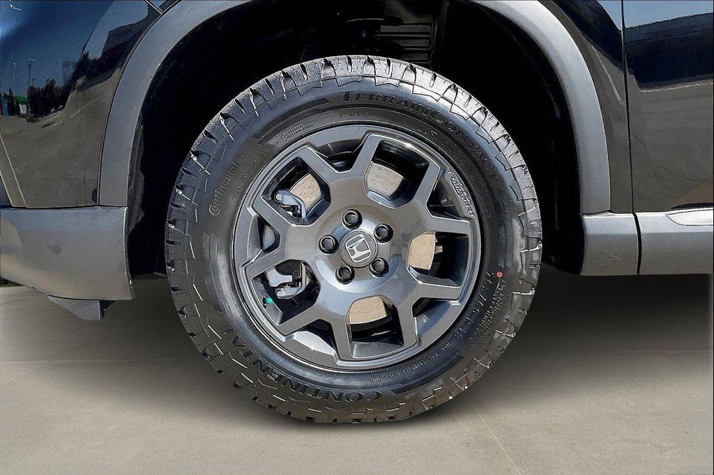 new 2025 Honda Pilot car, priced at $49,495
