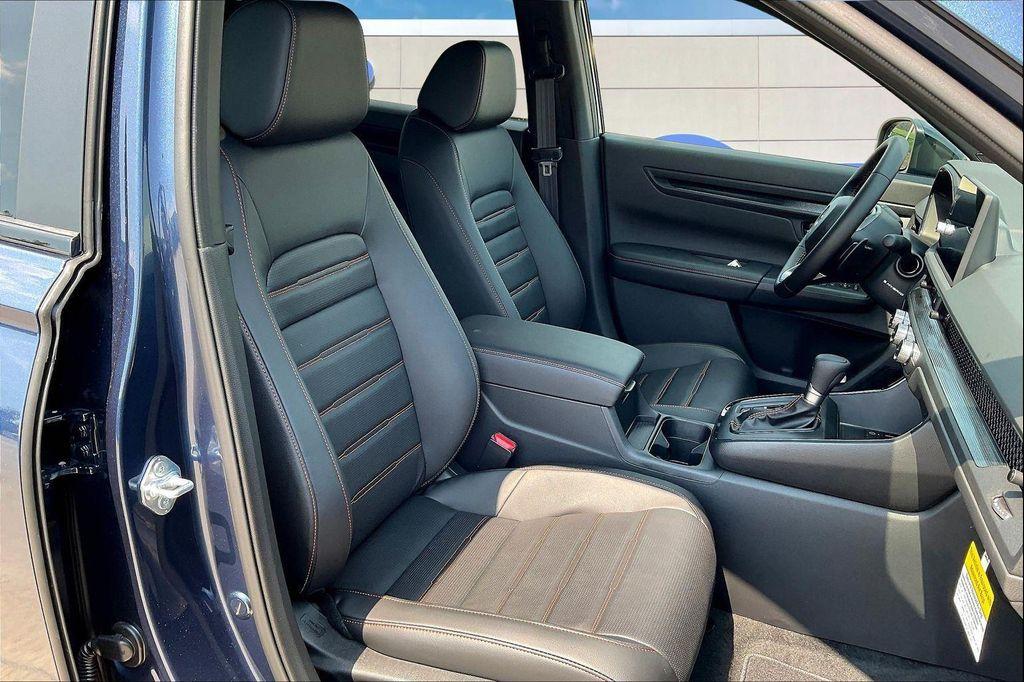 new 2026 Honda CR-V Hybrid car, priced at $41,675