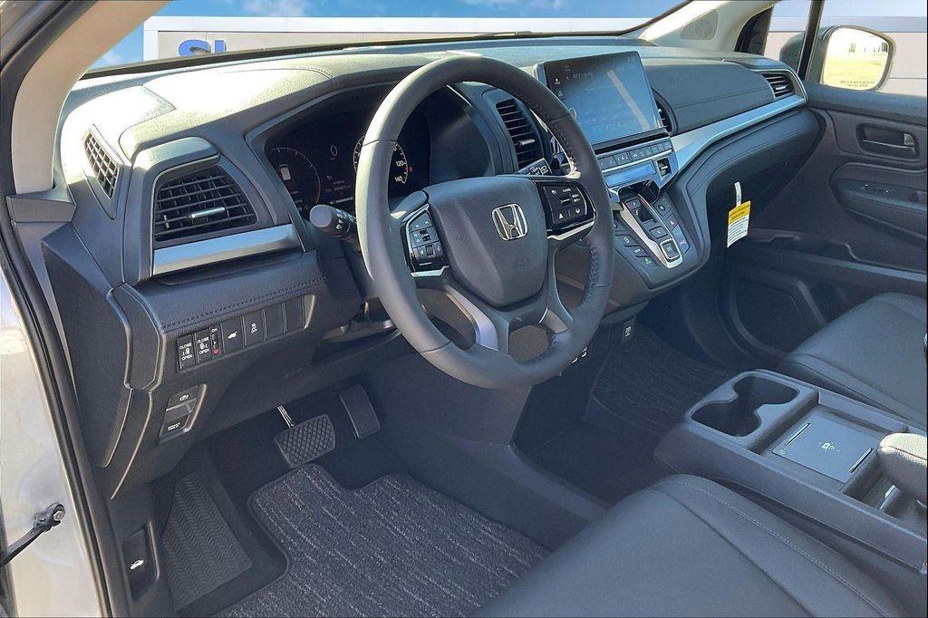 new 2026 Honda Odyssey car, priced at $42,048