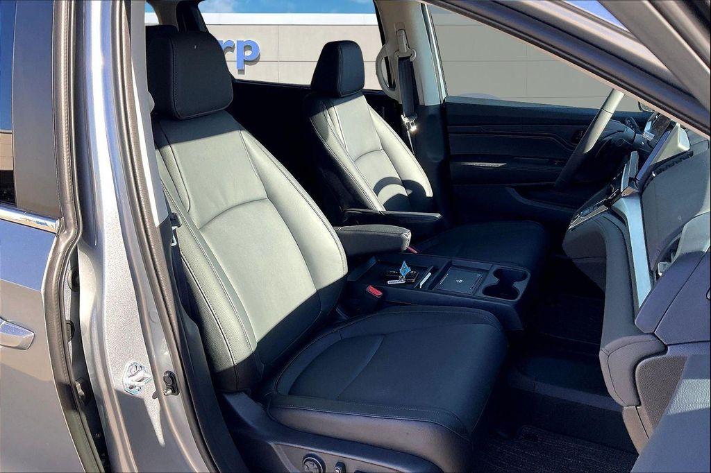 new 2026 Honda Odyssey car, priced at $42,048