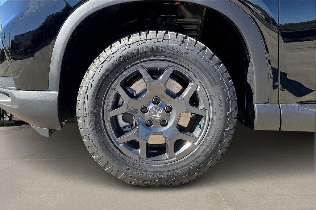 new 2025 Honda Pilot car, priced at $48,445