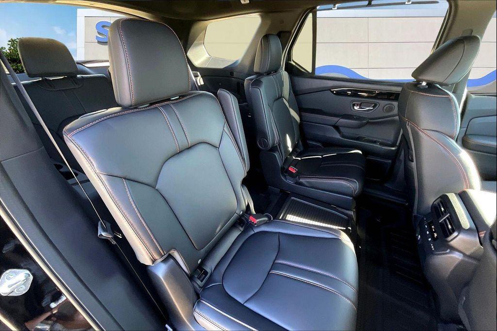new 2025 Honda Pilot car, priced at $48,445
