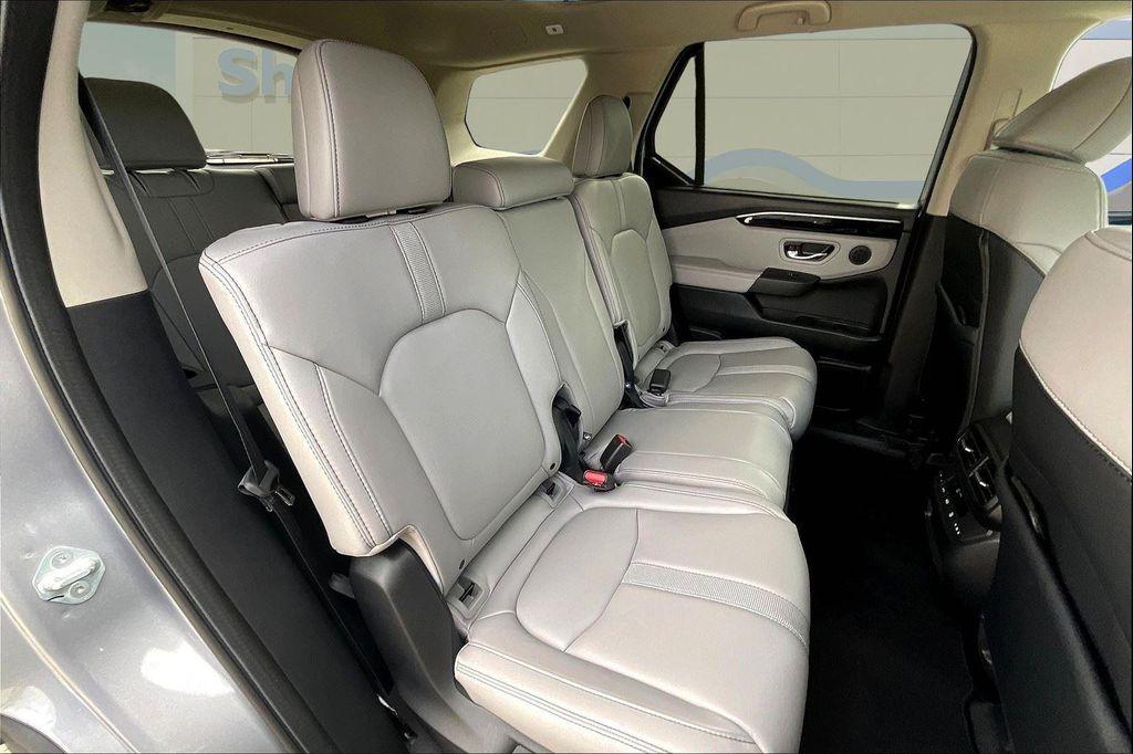 new 2025 Honda Pilot car, priced at $44,947