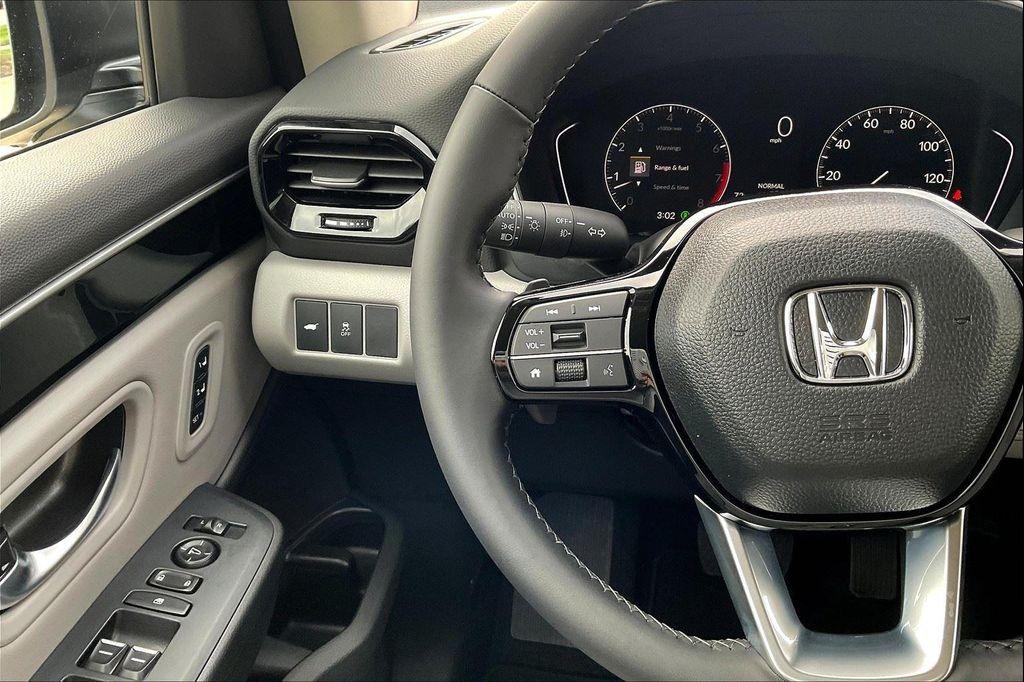 new 2025 Honda Pilot car, priced at $44,947