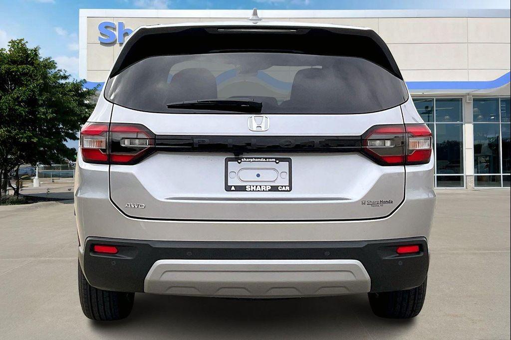 new 2025 Honda Pilot car, priced at $44,947