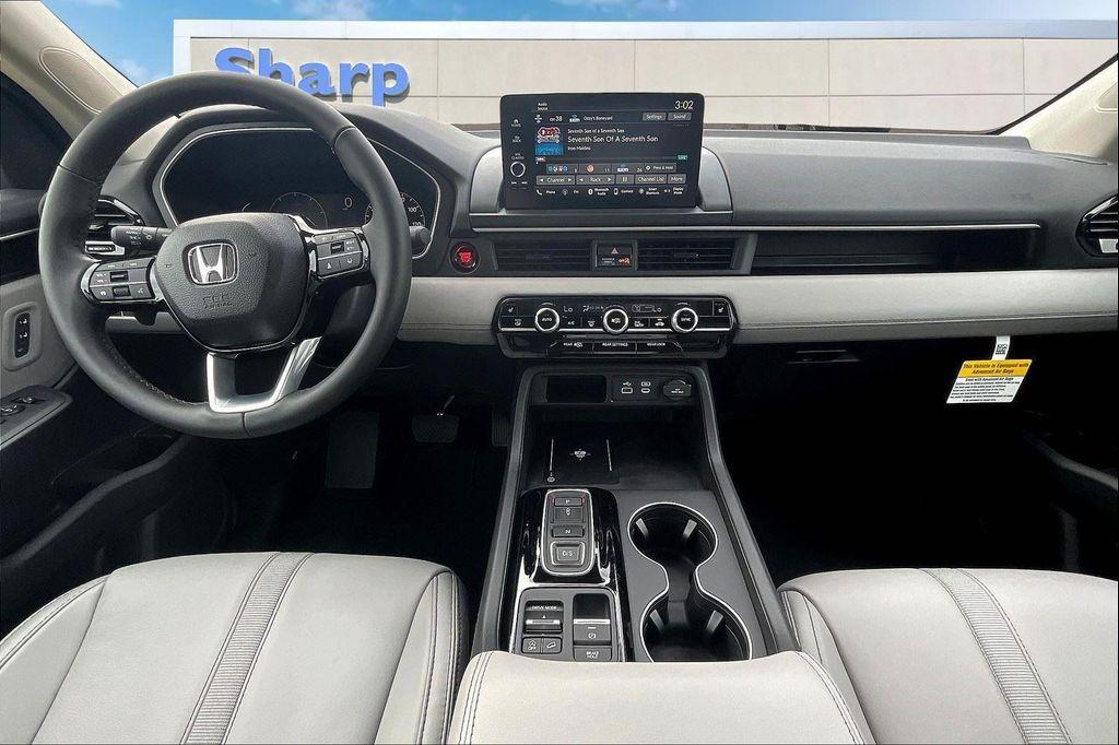 new 2025 Honda Pilot car, priced at $44,947