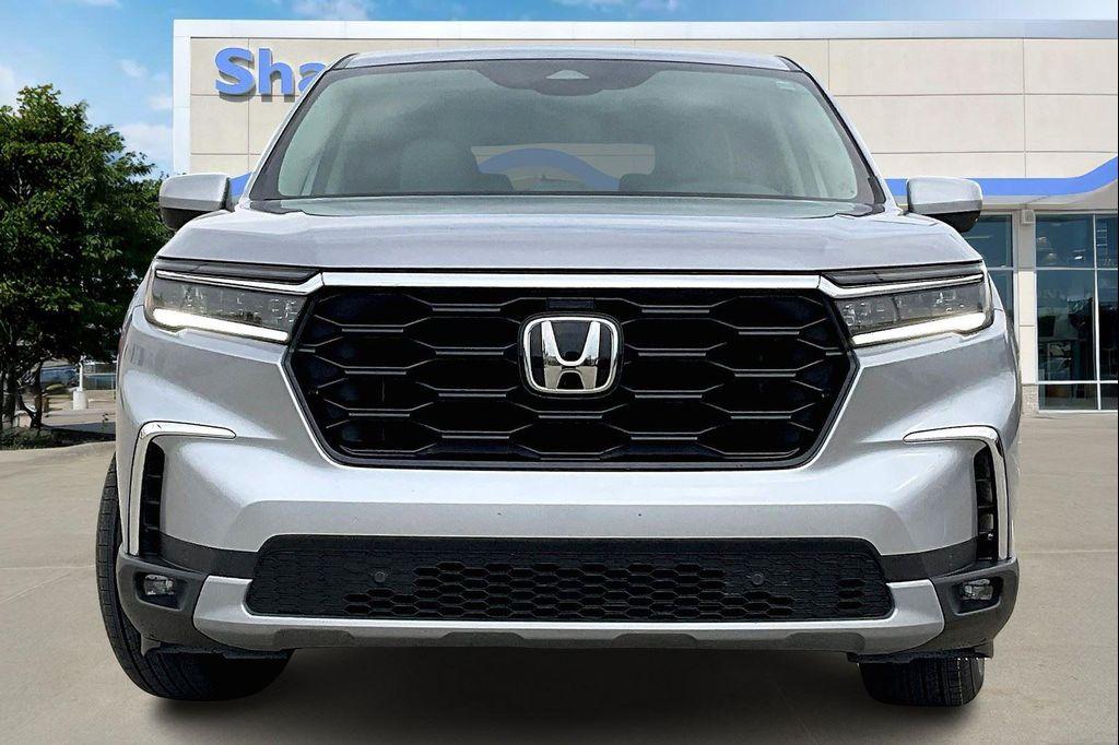 new 2025 Honda Pilot car, priced at $44,947
