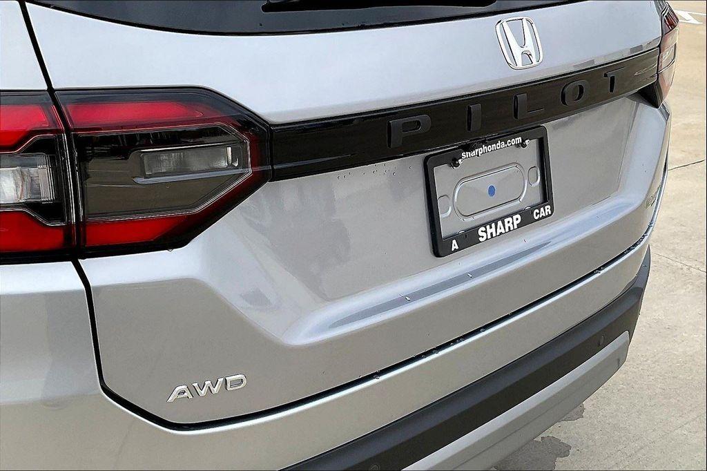new 2025 Honda Pilot car, priced at $44,947