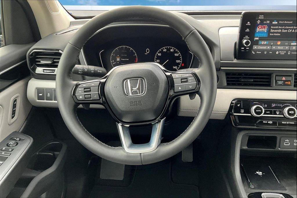 new 2025 Honda Pilot car, priced at $44,947