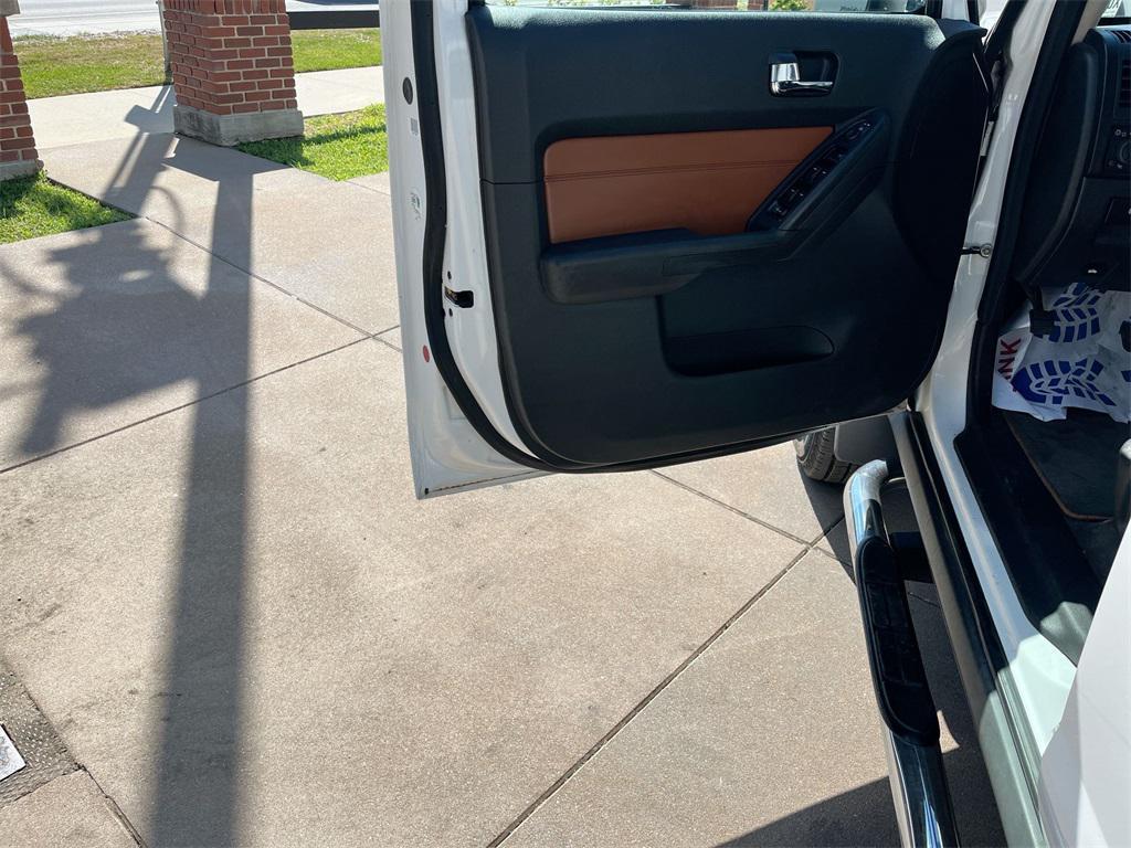 used 2008 Hummer H3 car, priced at $9,000