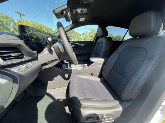 new 2025 Buick Envista car, priced at $23,990