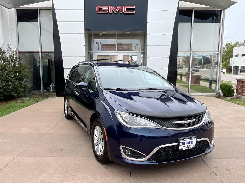 used 2017 Chrysler Pacifica car, priced at $11,000