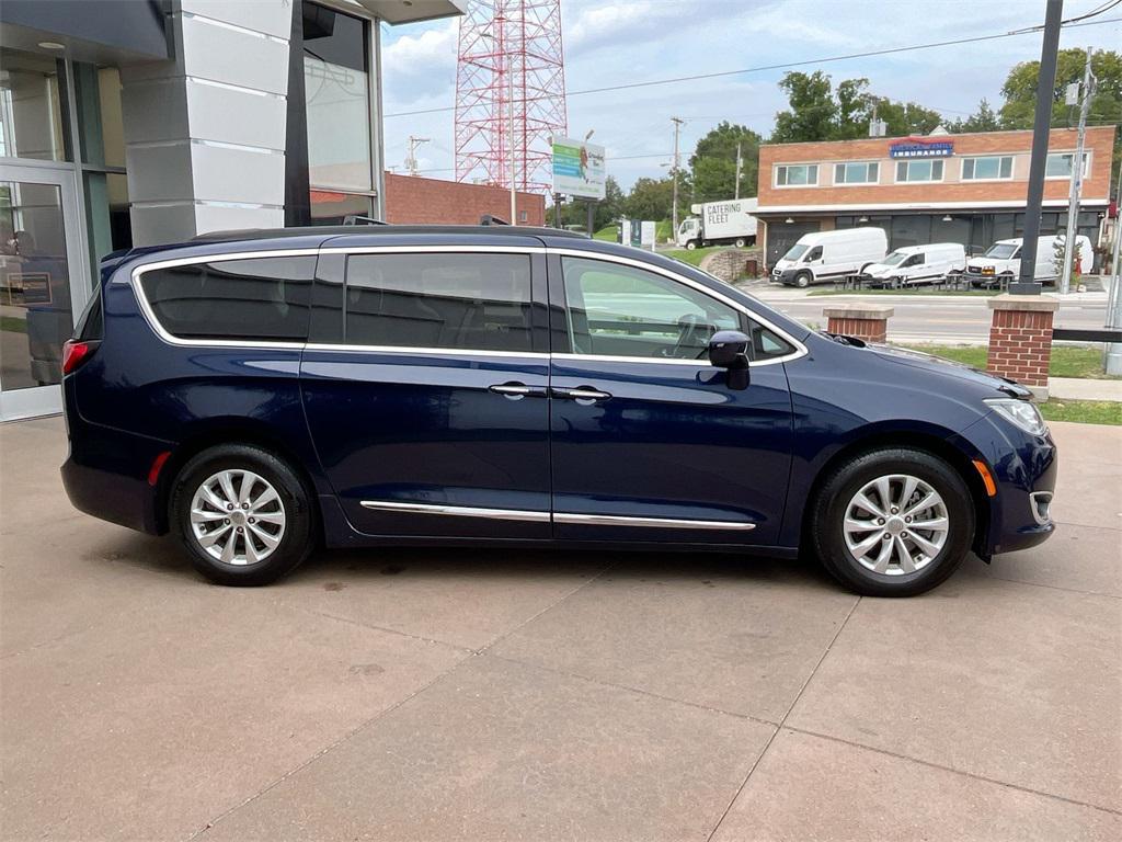 used 2017 Chrysler Pacifica car, priced at $11,000