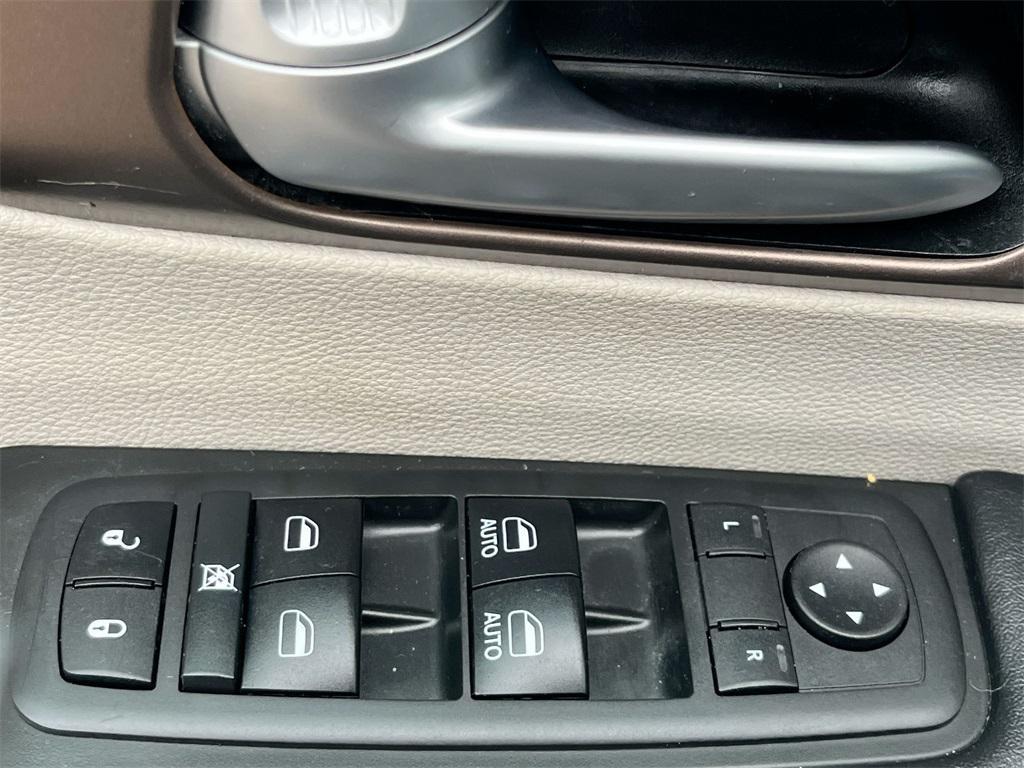 used 2017 Chrysler Pacifica car, priced at $11,000