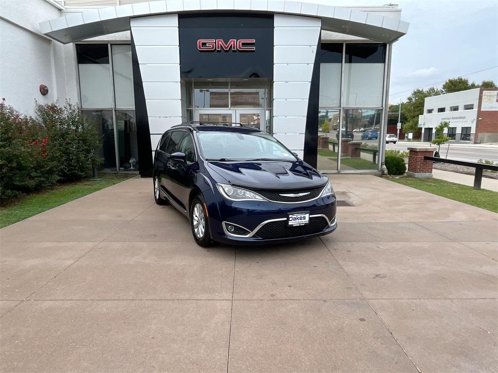 used 2017 Chrysler Pacifica car, priced at $11,000
