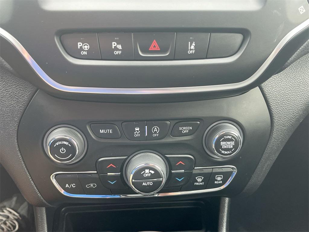 used 2023 Jeep Cherokee car, priced at $21,500