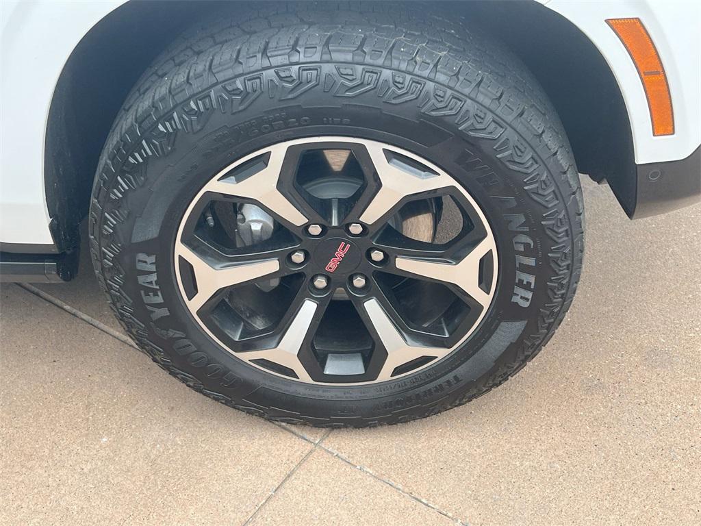 used 2025 GMC Yukon car, priced at $77,000
