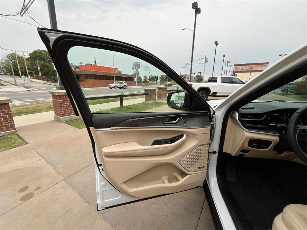 used 2022 Jeep Grand Cherokee 4xe car, priced at $28,000