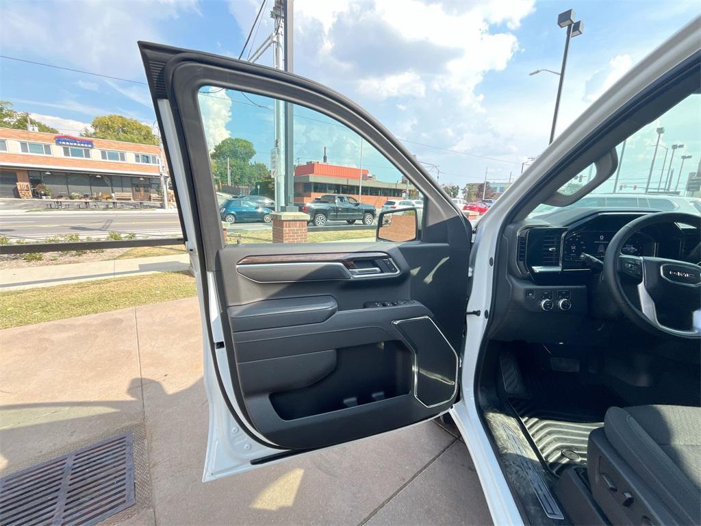 new 2025 GMC Sierra 1500 car, priced at $41,095