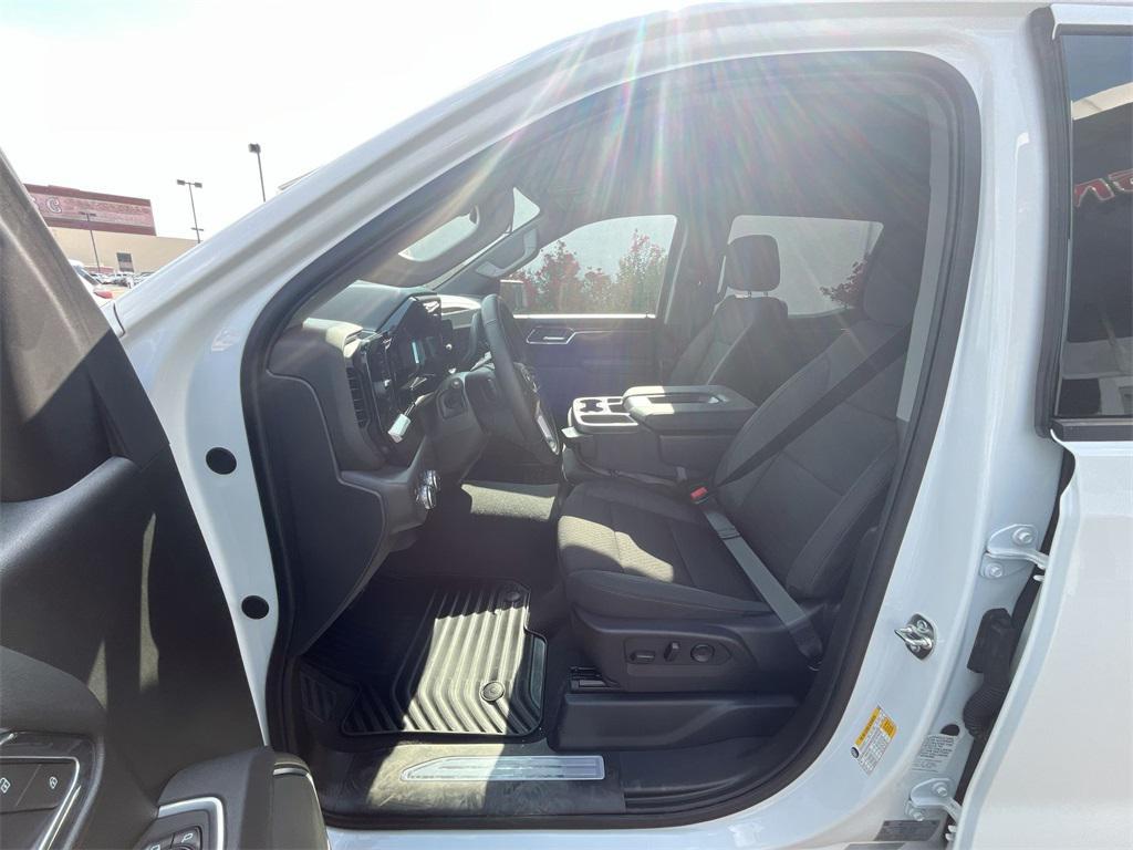 new 2025 GMC Sierra 1500 car, priced at $41,095