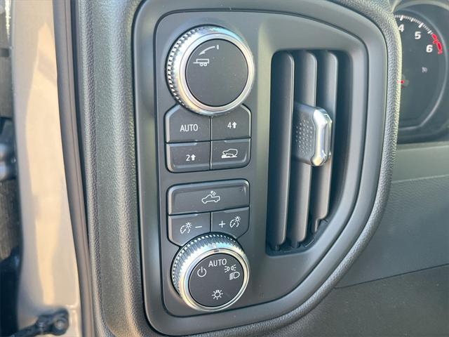 new 2025 GMC Sierra 1500 car, priced at $39,640