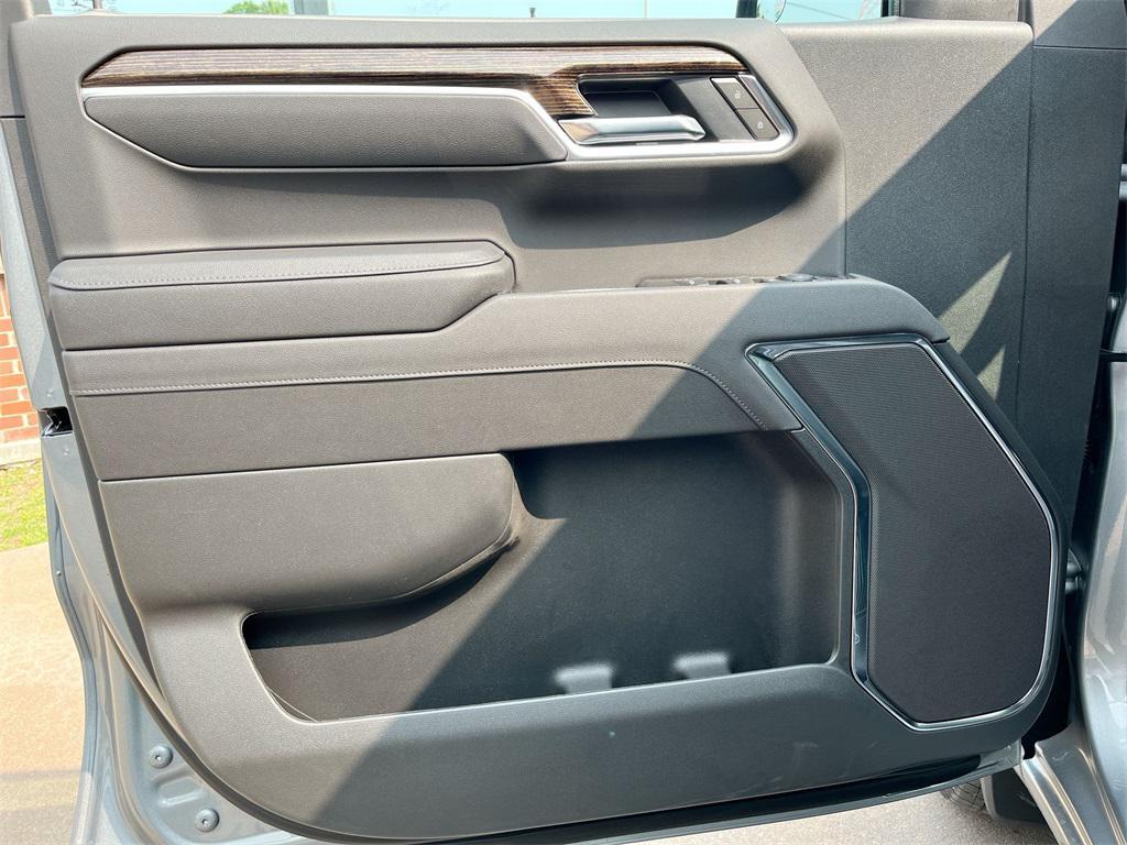 new 2025 GMC Sierra 1500 car, priced at $43,080