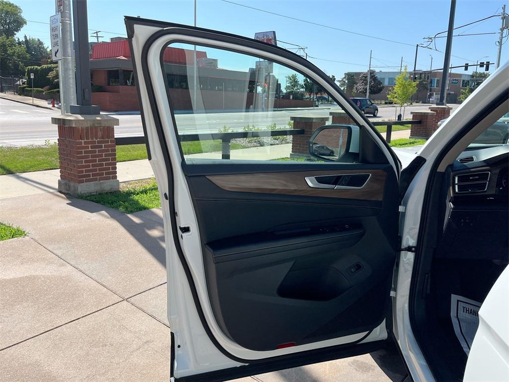 used 2024 Volkswagen Atlas car, priced at $31,000