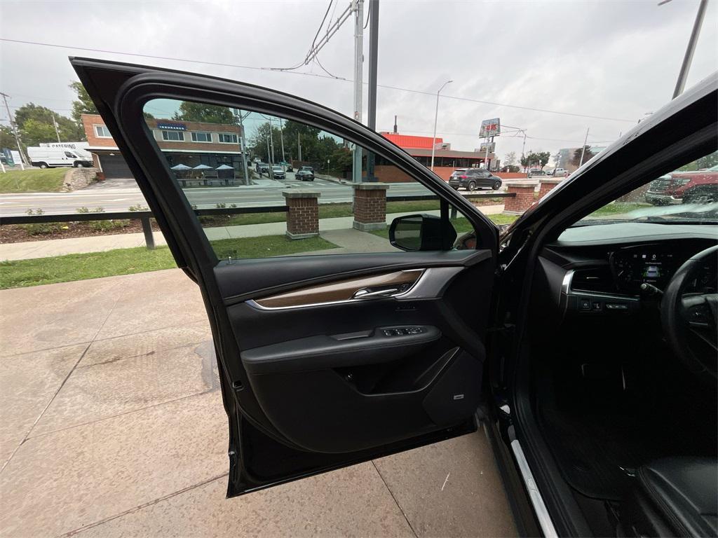 used 2022 Cadillac XT6 car, priced at $30,500