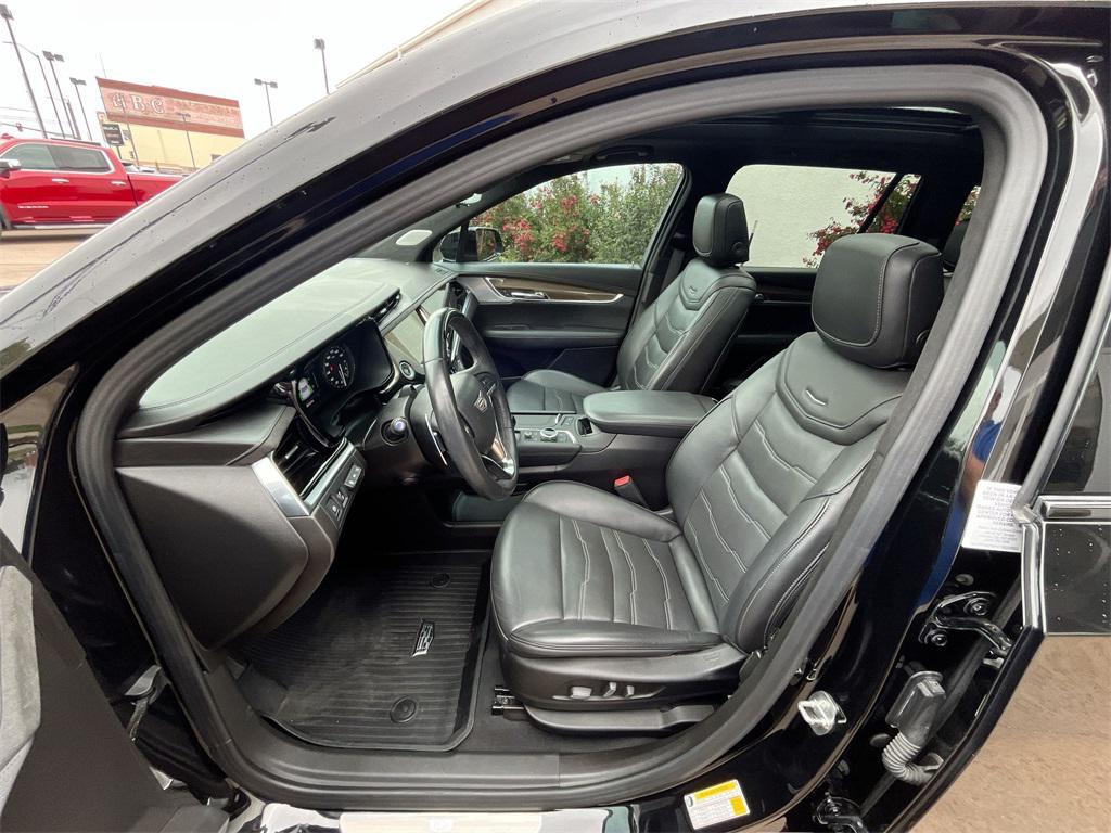 used 2022 Cadillac XT6 car, priced at $30,500