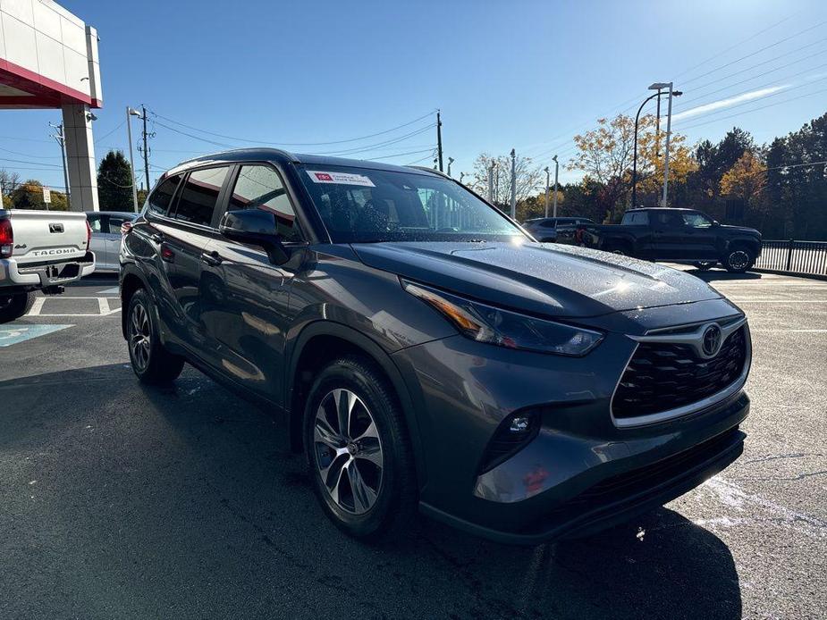 used 2024 Toyota Highlander car, priced at $41,509