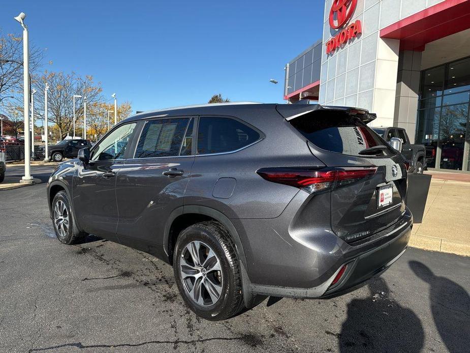 used 2024 Toyota Highlander car, priced at $41,509