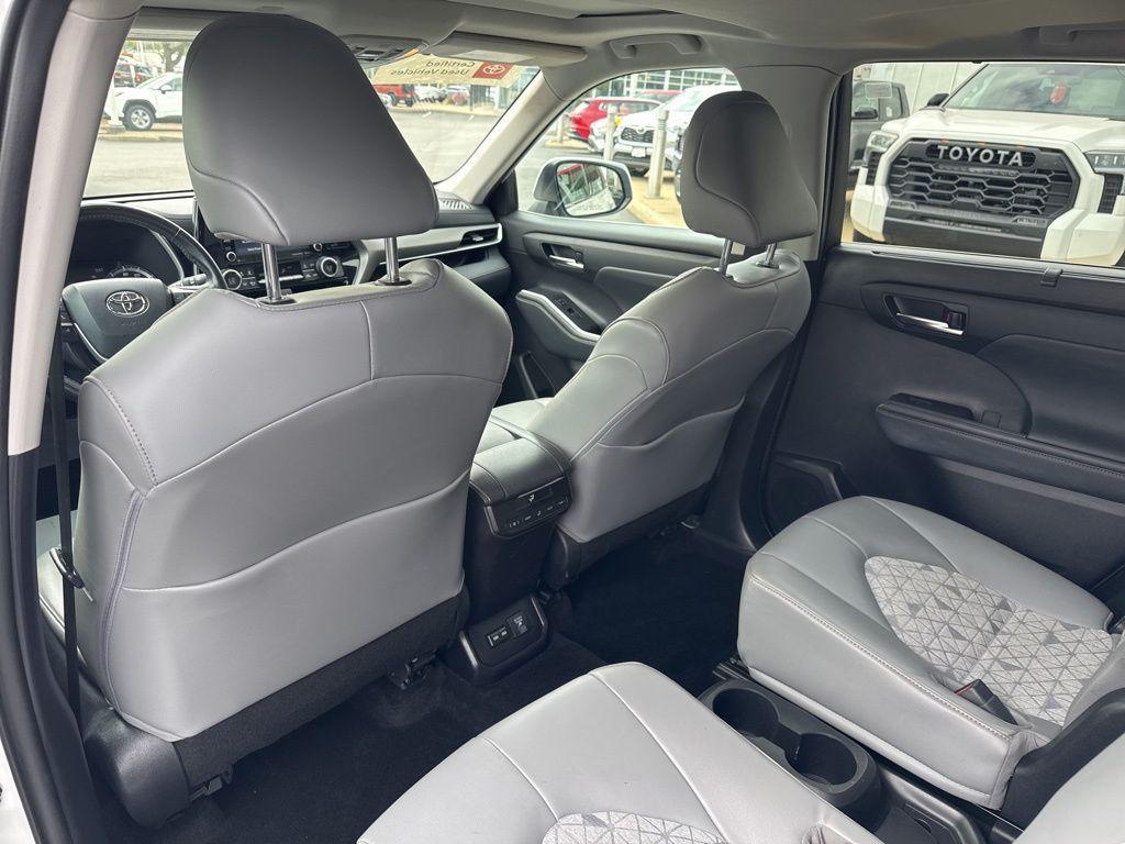 used 2022 Toyota Highlander Hybrid car, priced at $29,996