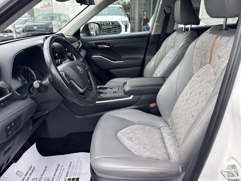 used 2022 Toyota Highlander Hybrid car, priced at $29,996