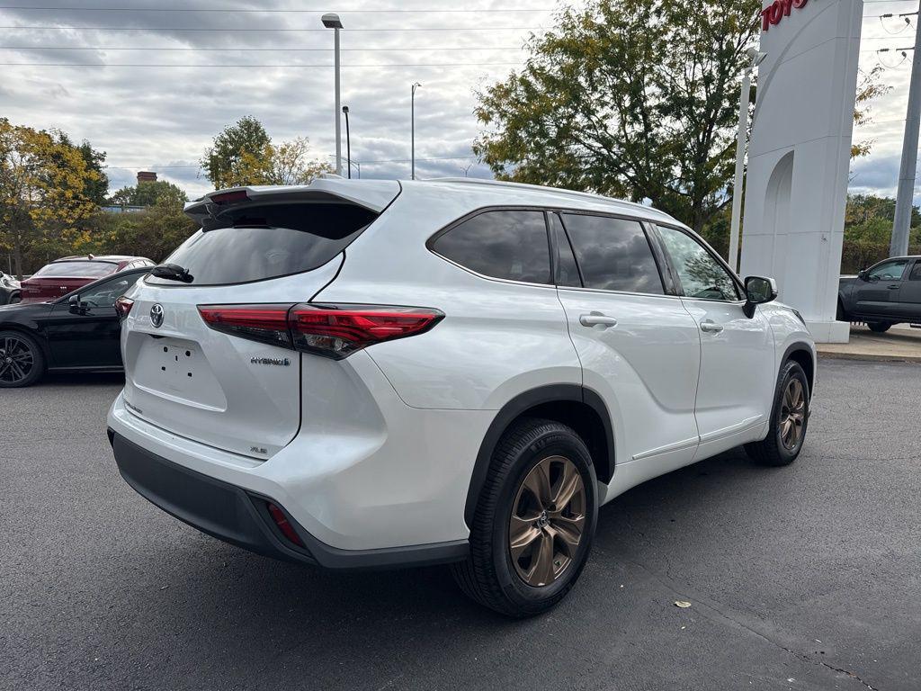 used 2022 Toyota Highlander Hybrid car, priced at $29,996