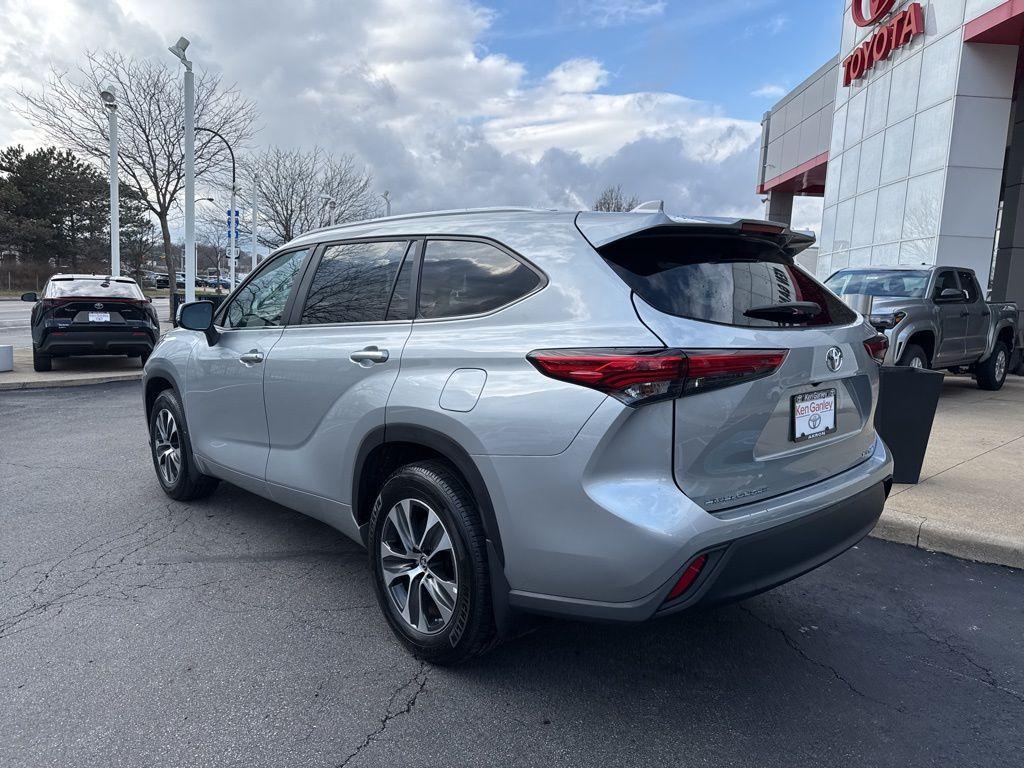 used 2023 Toyota Highlander car, priced at $39,422