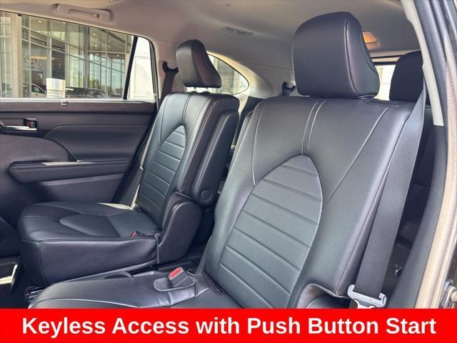 used 2022 Toyota Highlander Hybrid car, priced at $40,572