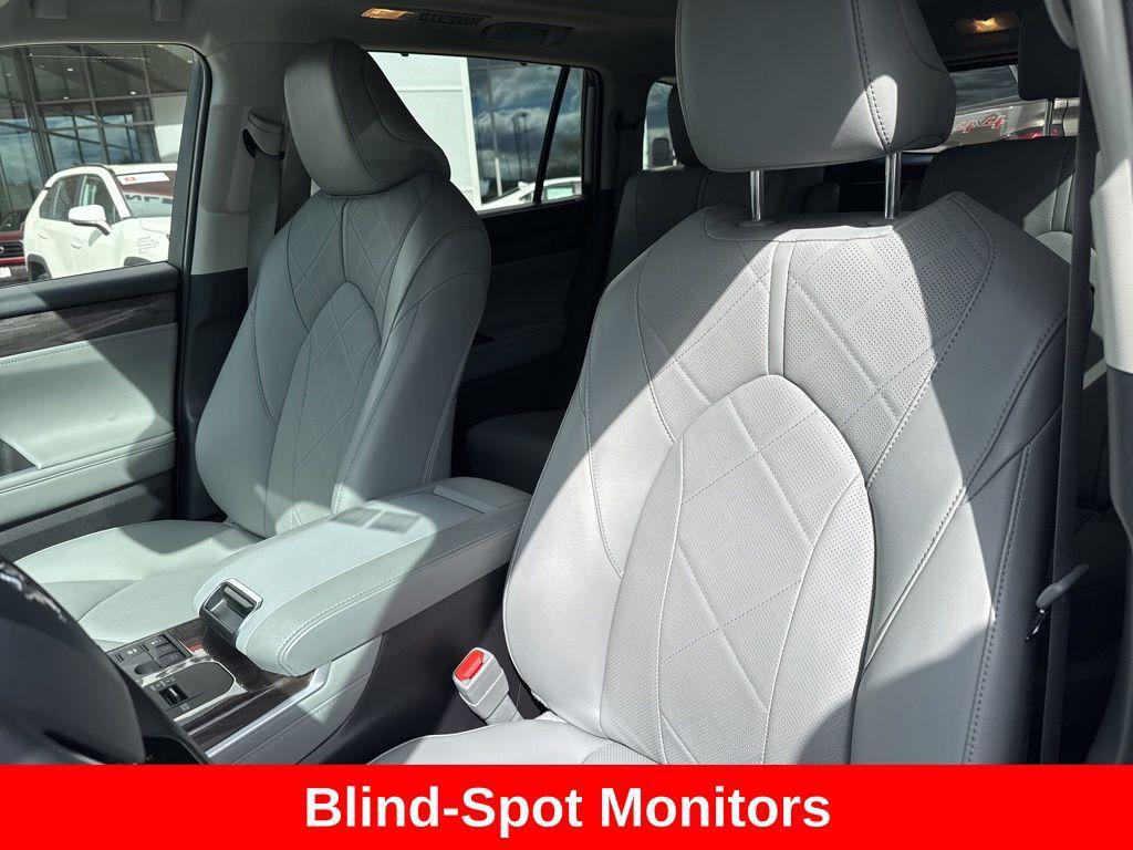 used 2025 Toyota Highlander Hybrid car, priced at $56,421