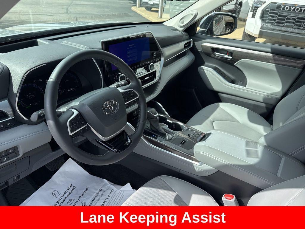 used 2025 Toyota Highlander Hybrid car, priced at $56,421
