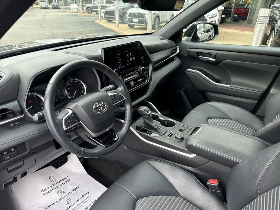 used 2023 Toyota Highlander car, priced at $43,562