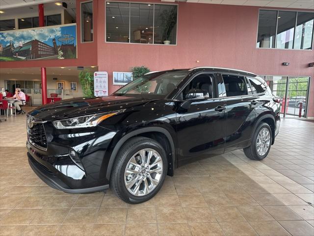 new 2025 Toyota Highlander car, priced at $52,462