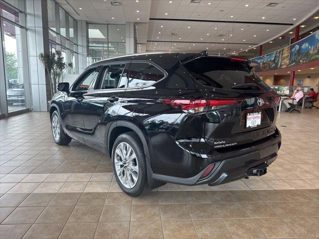 new 2025 Toyota Highlander car, priced at $52,462