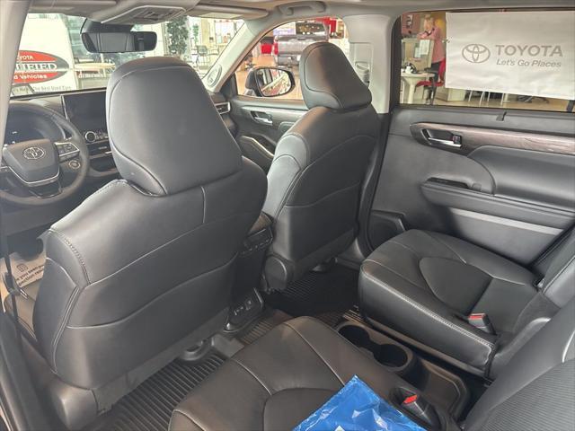 new 2025 Toyota Highlander car, priced at $52,462