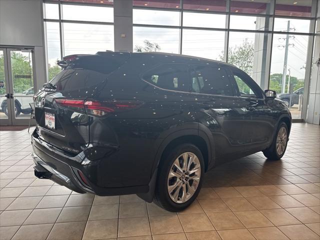 new 2025 Toyota Highlander car, priced at $52,462